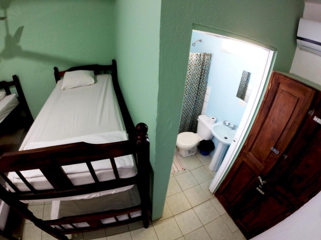 Tsunami Hostel タマリンド エクステリア 写真